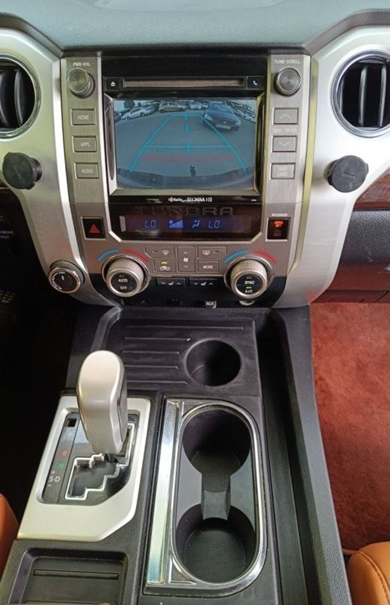 Toyota Tundra Crewmax Limited بلاتينيوم TRD