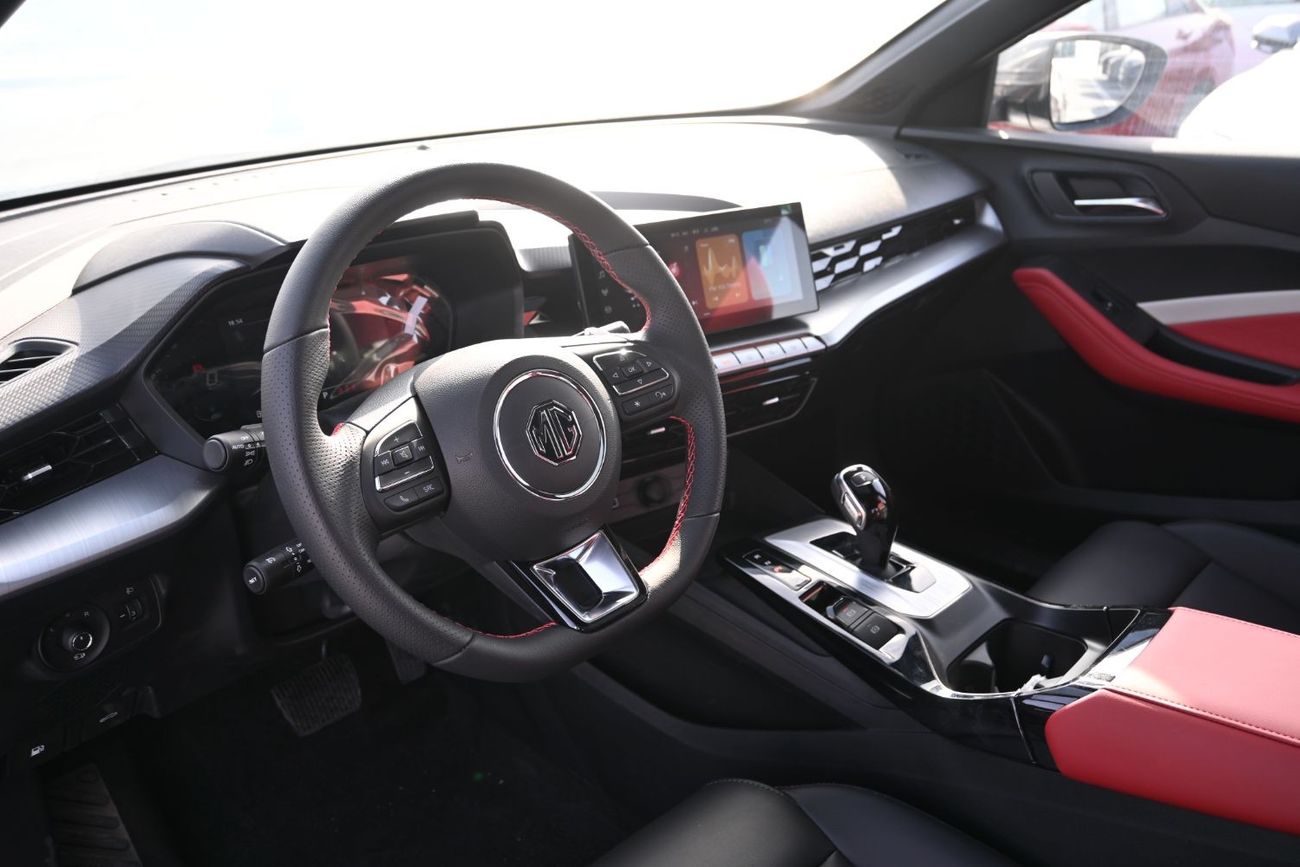 MG GT MG GT Luxury 1.5L Turbo Petrol, Fastback Seda, Model 2024, Color Grey