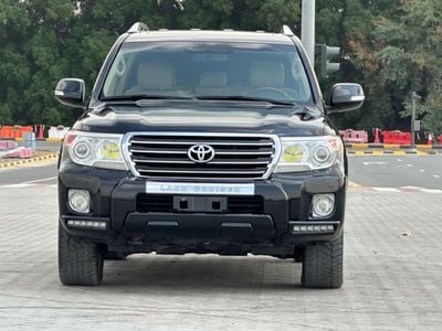 Toyota Land Cruiser GXR 4.0L (271 HP) 4WD MODEL 2015 GCC CAR PERFECT CONDITION INSIDE AND OUTSIDE FULL OPTION SUN ROOF