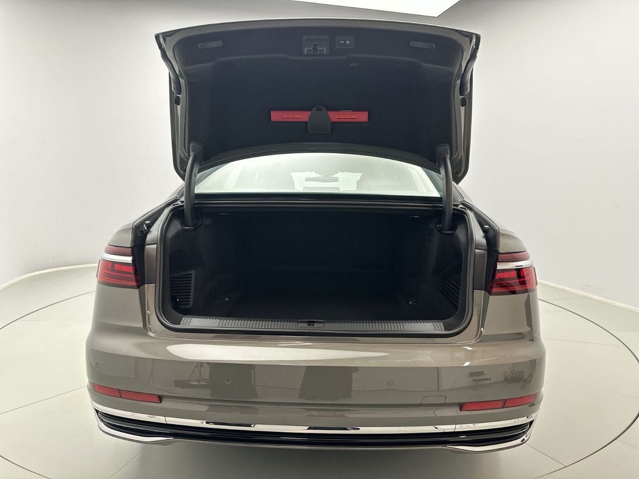 Audi A8 55 TFSI LWB 55 TFSI quat 340hp Luxury (Ref# 08308)