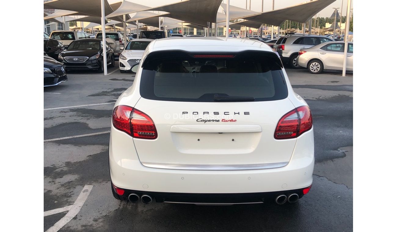 بورش كايان بورش كايين تيربو موديل 2011 خليجي فل مواصفات فتحه سقف وكراسي جلد ومثبت سرعه وتحكم كهربي كامل ونظام ص