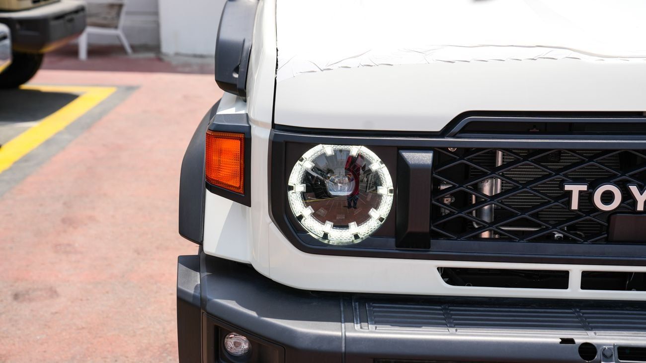 Toyota Land Cruiser Pick Up LC79 DC 2.8L DSL 25YM FULL AT
