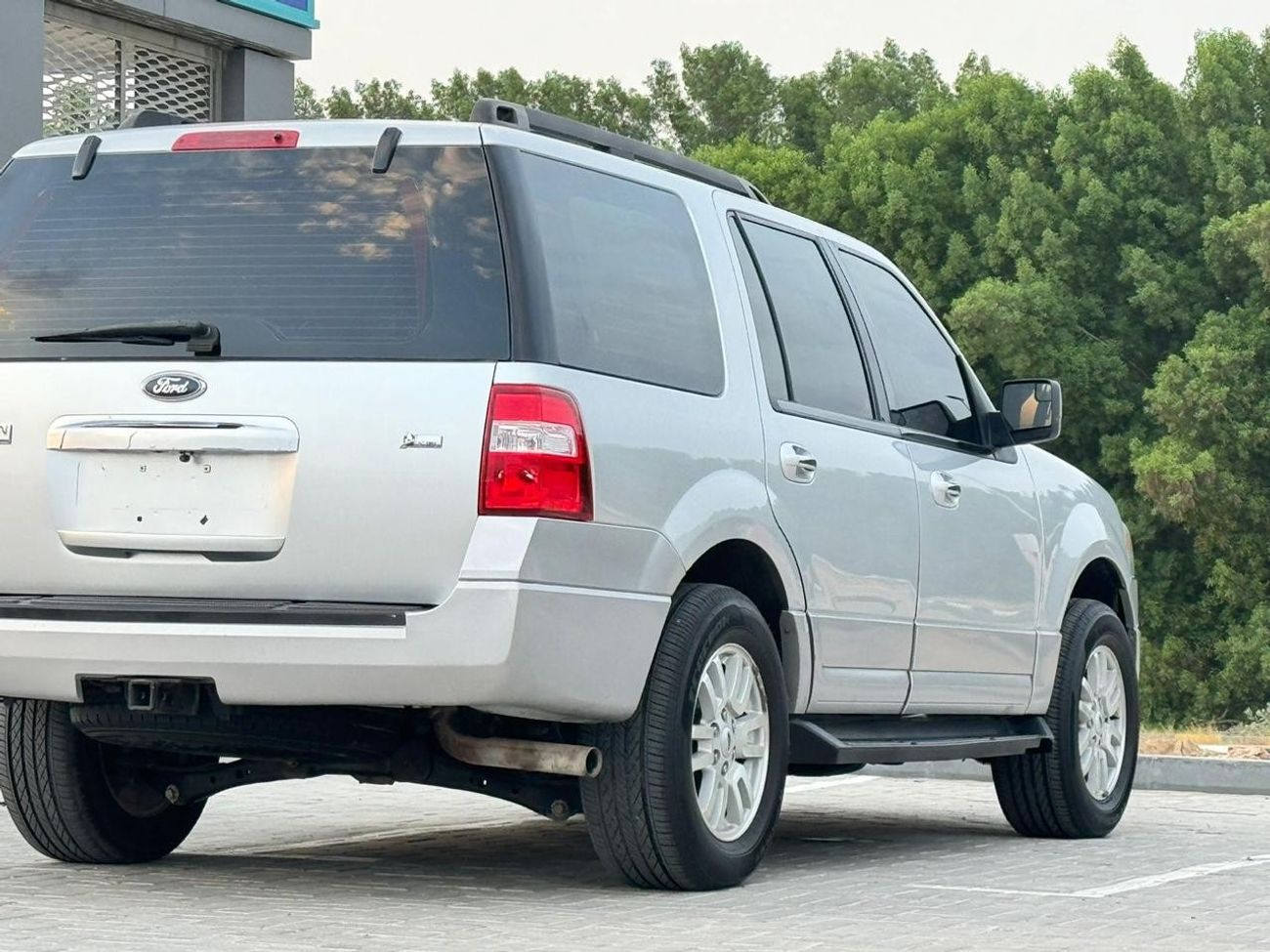 Ford Expedition XLT In excellent condition and requires no expenses