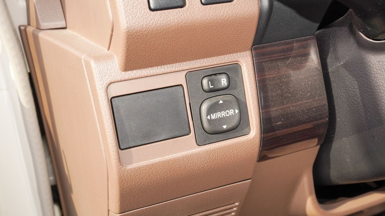 Toyota Land Cruiser 70 HT VXR LX 4.0L V6 A/T