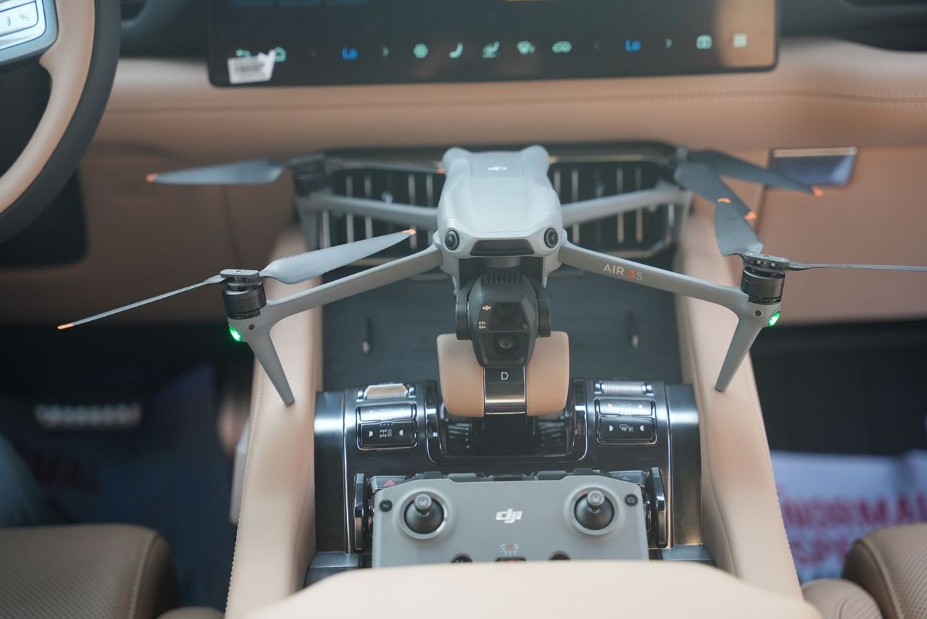 BYD Leopard 8 2025 BYD Leopard 8 with drone plug in Hybrid 2.0L 7 seater 0KM