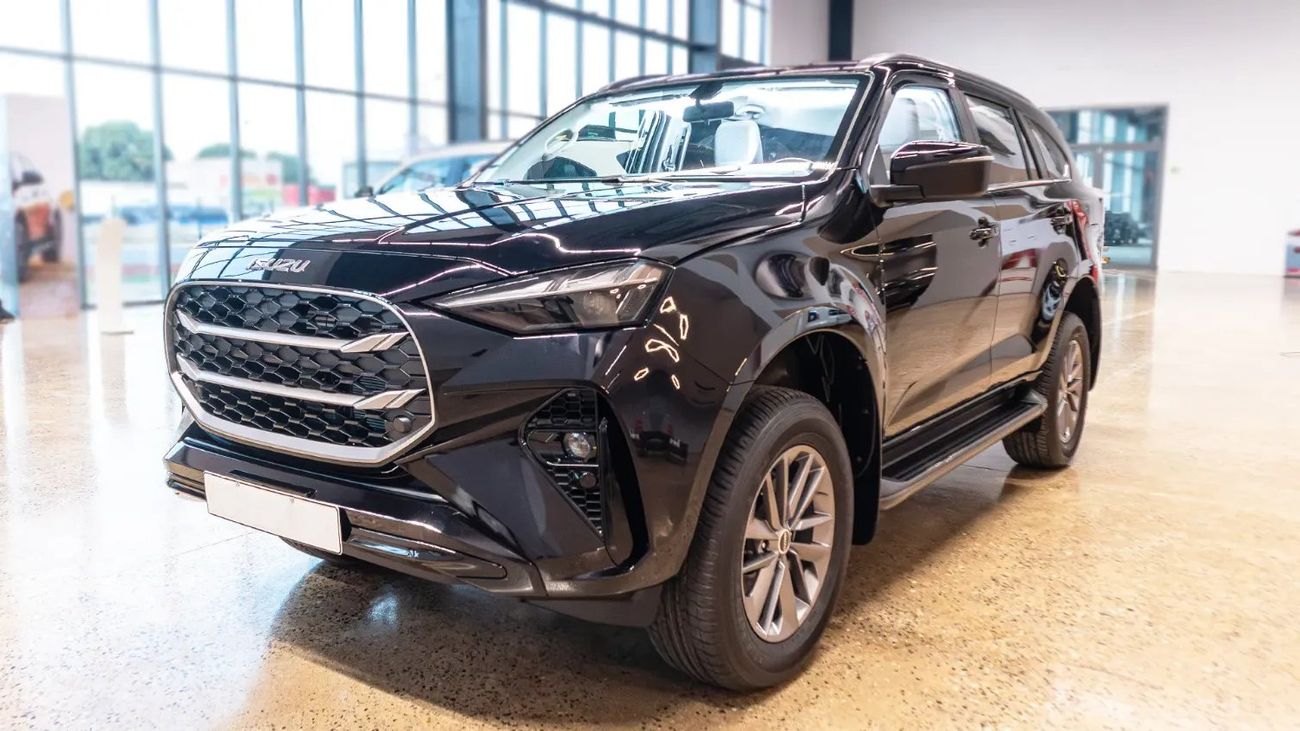 إيسوزو MU X ISUZU/MU-X/MUX02 1.9L 4X4 AT RBD Full Option 7STR
