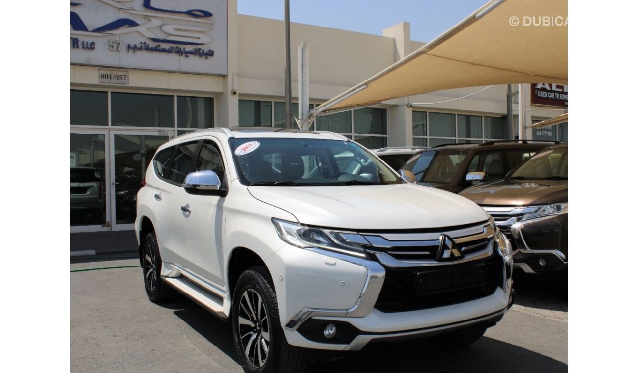 Mitsubishi Montero ACCIDENTS FREE - ORIGINAL PAINT - GCC - 2 KEYS - CAR IS IN PERFECT CONDITION - SERVICE HISTORY AVAIL