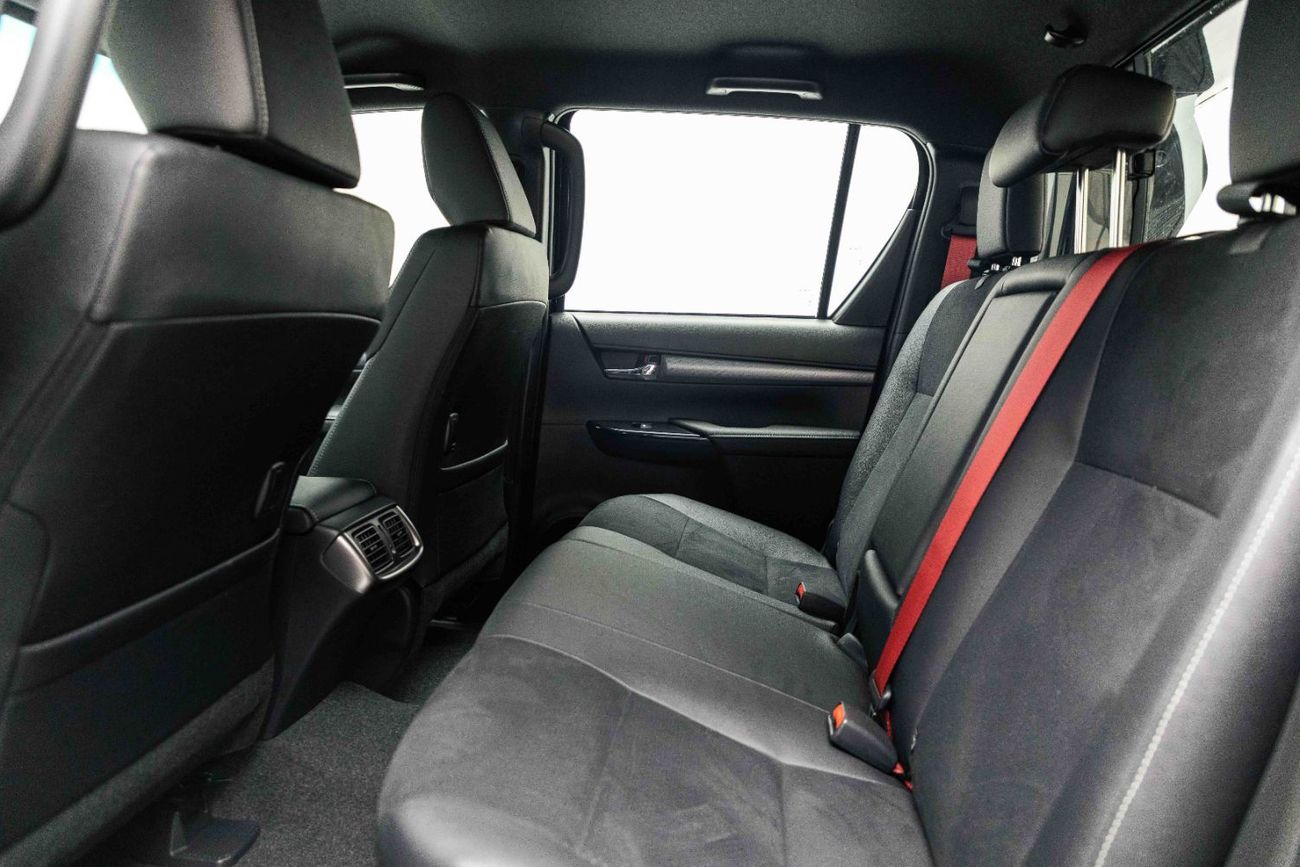 تويوتا هيلوكس 4.0L - Attitude Black Inside GR-S White | Export Only