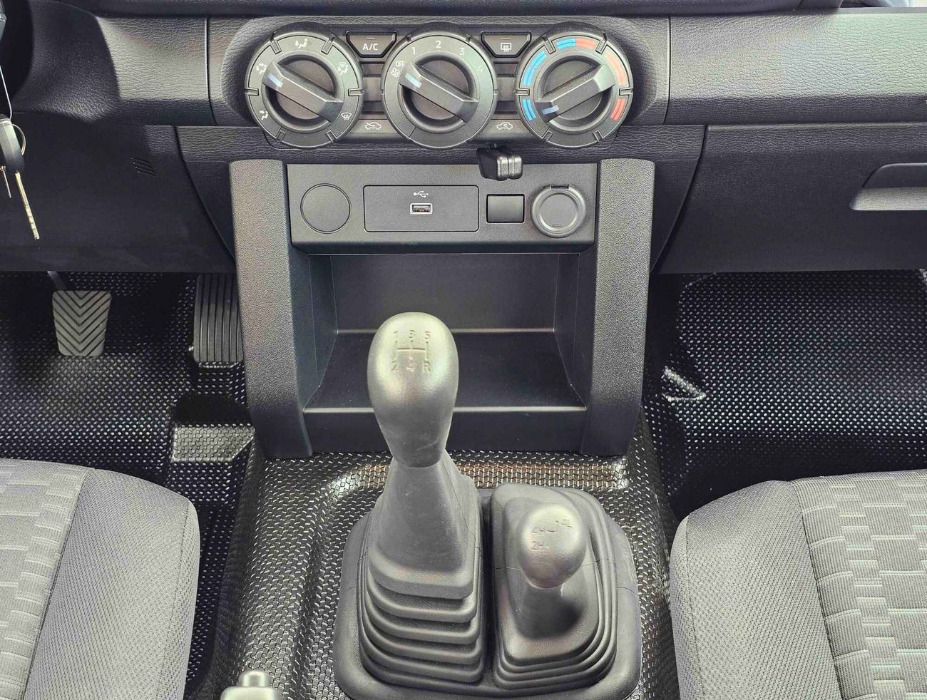 Mitsubishi L200 2.4L DSL / M/T 4WD / NEW SHAPE (CODE # L2DDMB)