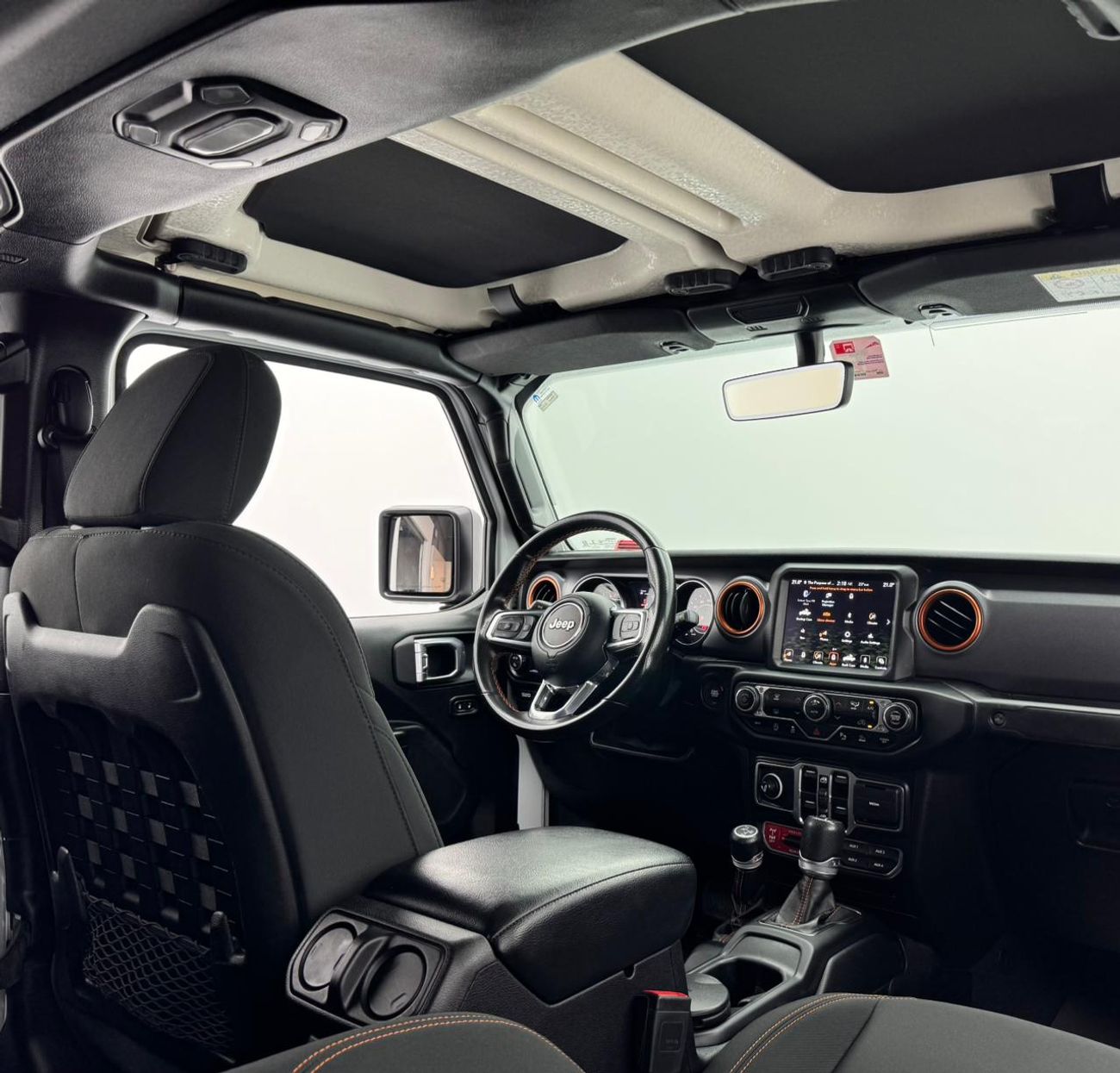 Jeep Gladiator Sand Runner 3.6L 2021 Jeep Gladiator Sand Runner, 2026 Jeep Warranty, Jeep Service History, GCC