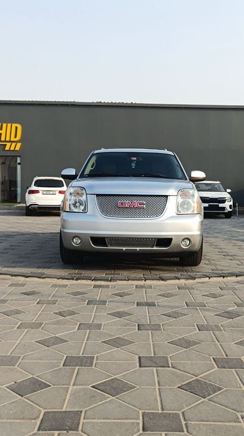 GMC Yukon SLE 5.3L 4WD (8 Seater)
