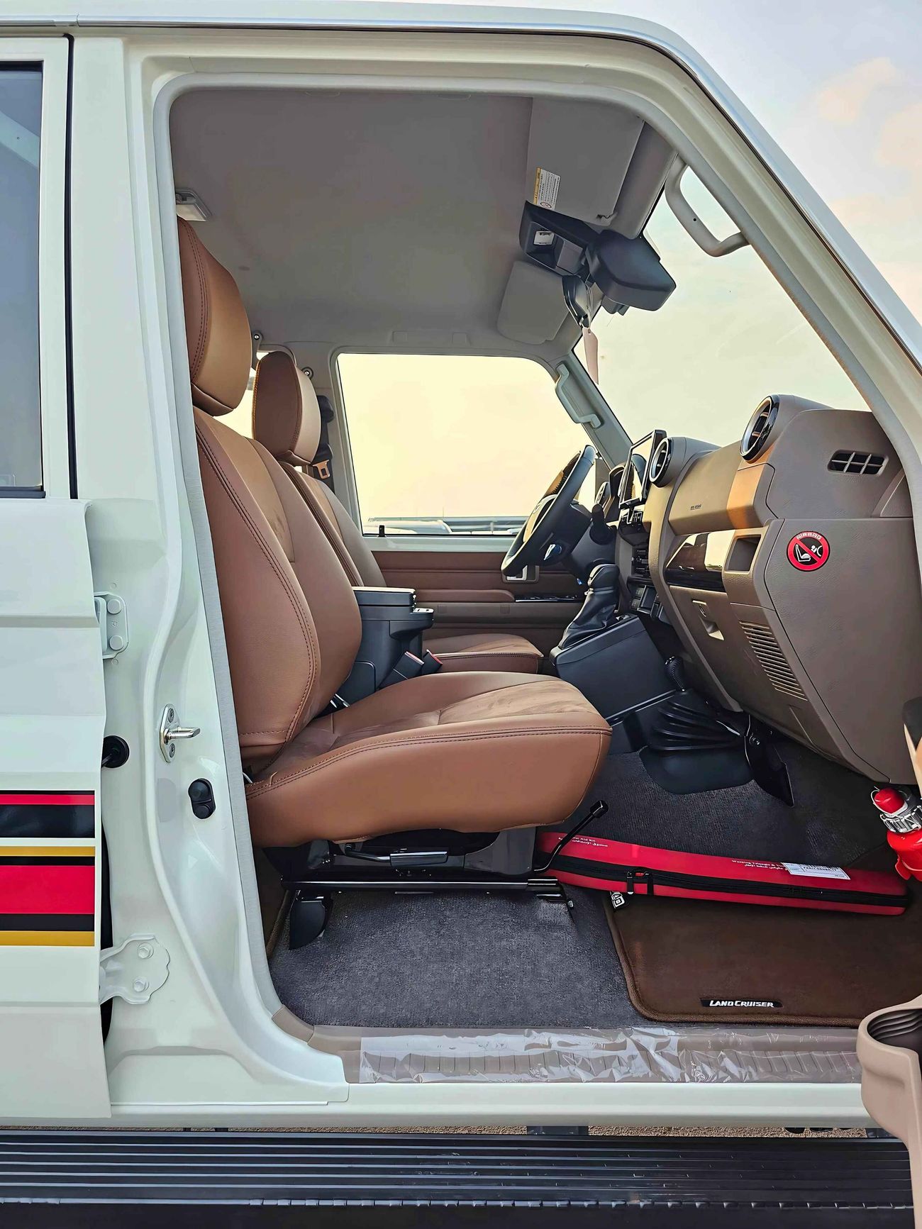 Toyota Land Cruiser 70 4.0L A/T PETROL | TOP VARIANT | DIFF LOCK | REFRIGETOR | WINCH (CODE # 68001)