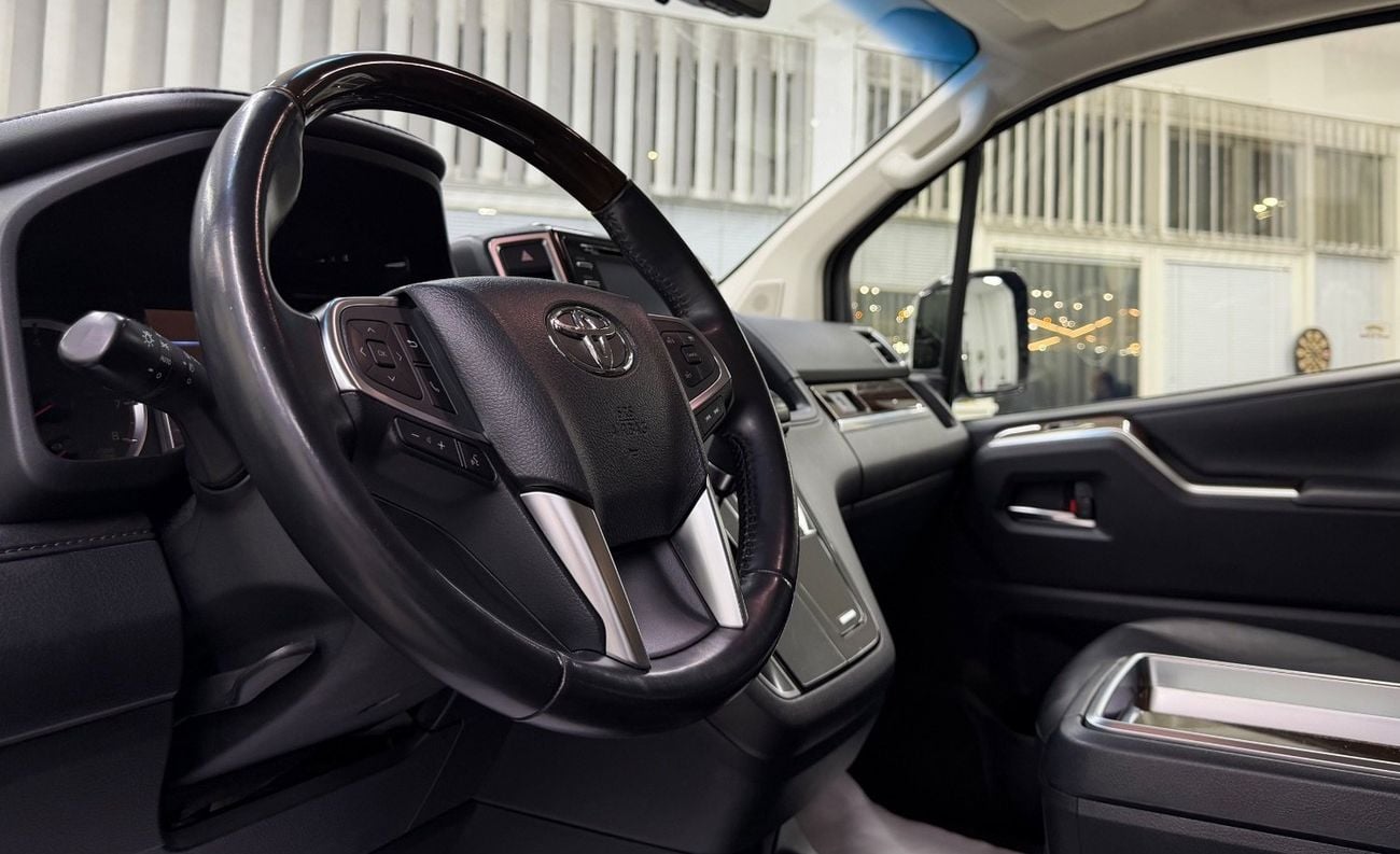 Toyota Granvia PREMIUM