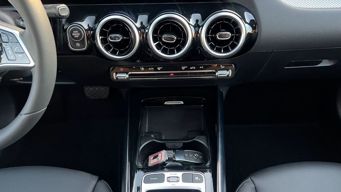 Mercedes-Benz GLA 200 Mercedes-Benz GLA 200 1.3L Petrol