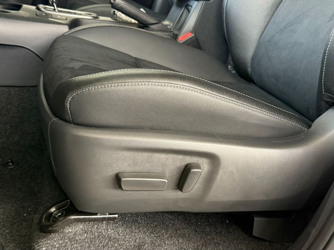 Toyota Hilux GR-SPORT 4.0 V6 **EXPORT ONLY**التصدير فقط خارج الخليج***