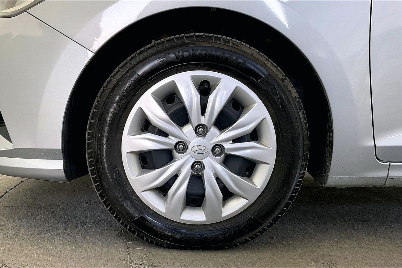 Hyundai Accent Smart / GL | National Day Celebration | Guaranteed Warranty | 0 Down Payment