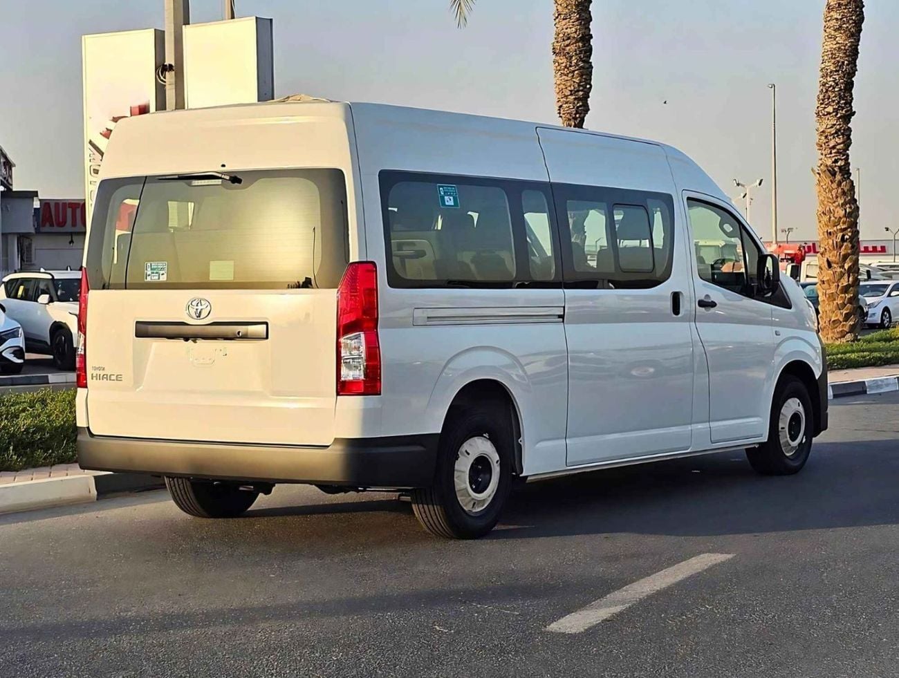 Toyota Hiace GL TOYOTA HIACE HIGHROOF DX  M/T / 2.8L V4 DIESEL BLACK BUMPER / DVD CAMERA  (CODE # HRDMDA )