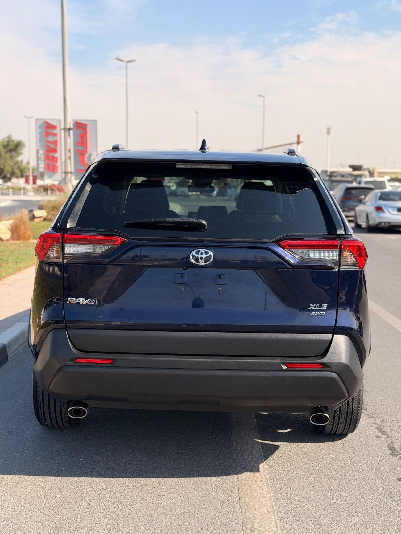 Toyota RAV4 XLE 2.5 L AWD leather seats, push start 2024