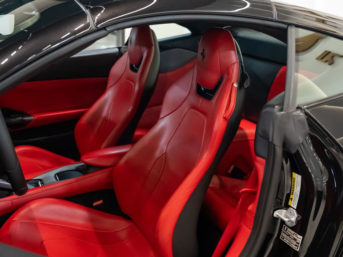 فيراري بورتوفينو 2020 | FERRARI PORTOFINO | GCC | 7 YRS SERVICE CONTRACT FREE | PERFECT CONDITION | LOW MILEAGE