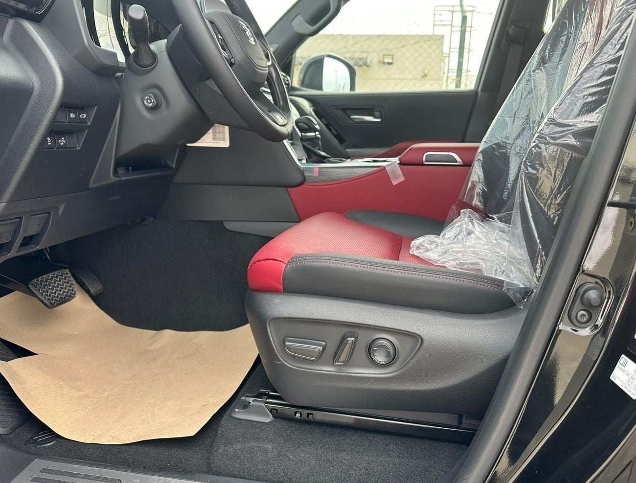 تويوتا لاند كروزر 2026 Toyota Land Cruiser LC300 GR-Sport (Full-Option with Radar) 3.5L V6 Twin Turbo Petrol A/T 4WD E