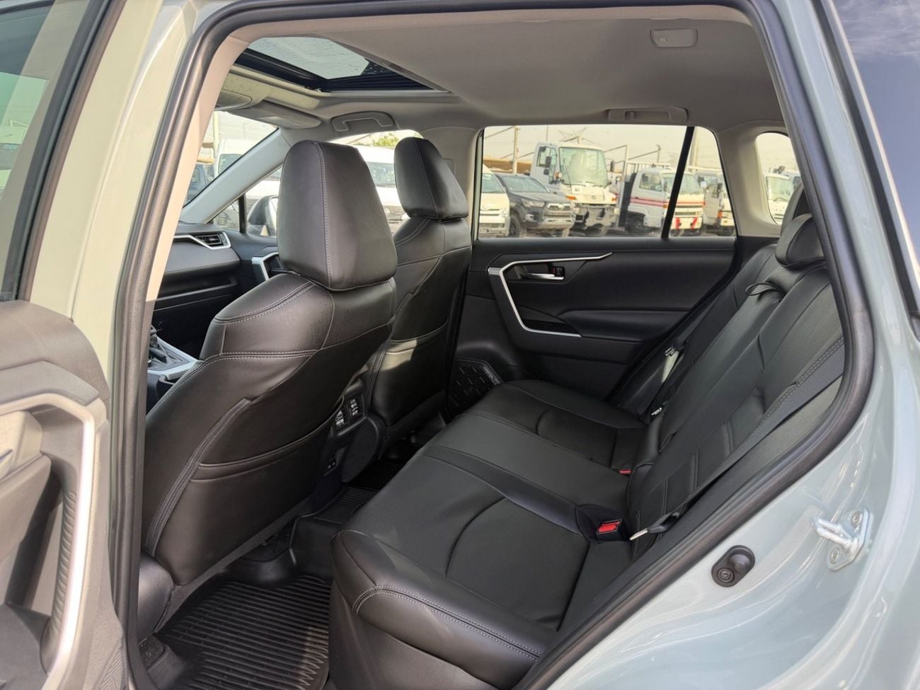 Toyota RAV4 VXR HEV 2.5L (219 HP) AWD 2022 Toyota RAV4 XLE hybrid 2.5L (219 HP) AWD