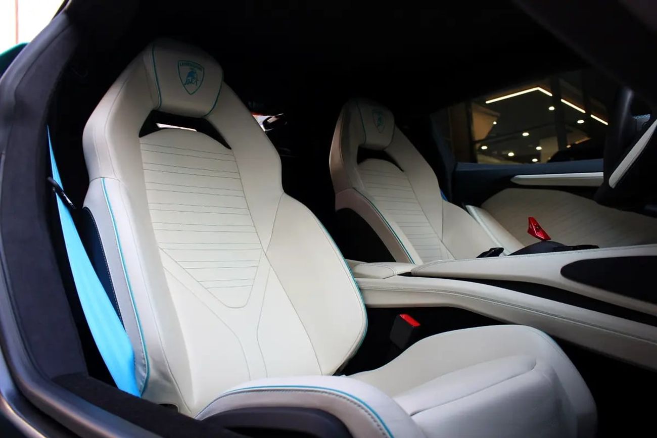 Lamborghini Revuelto