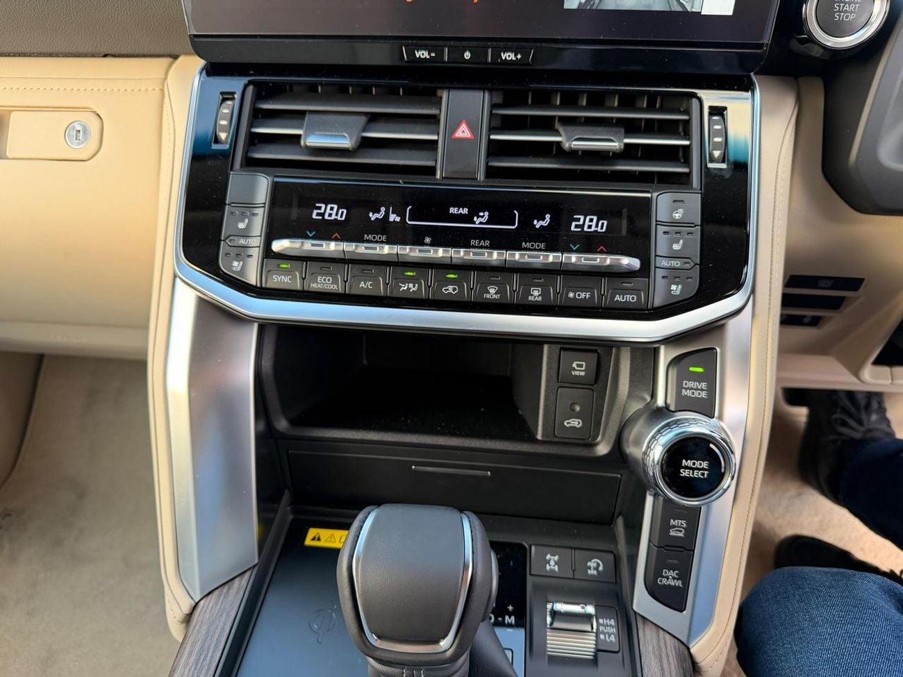 تويوتا لاند كروزر 2025 TOYOTA LAND CRUISER SAHARA 3.3L TT RHD