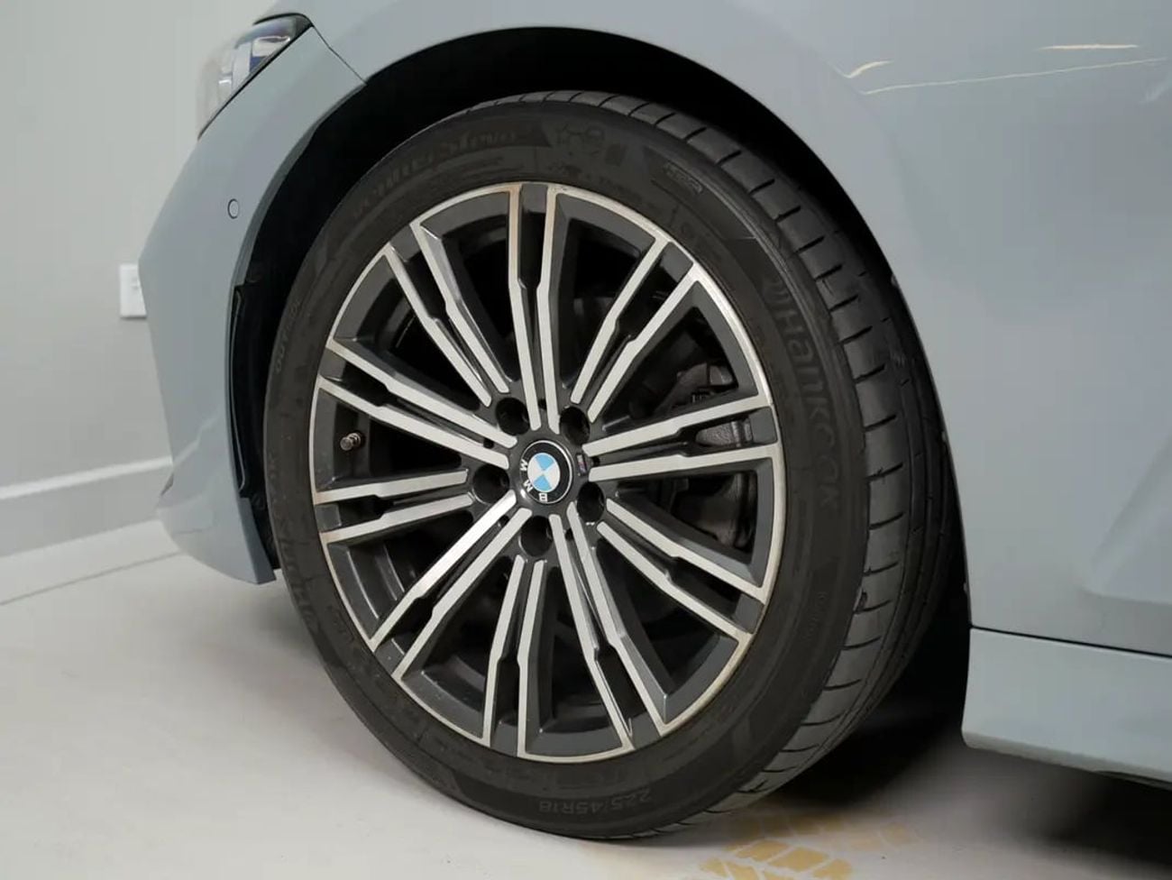 بي أم دبليو 320 M SPORT GCC specs, 320i in Perfect Condition