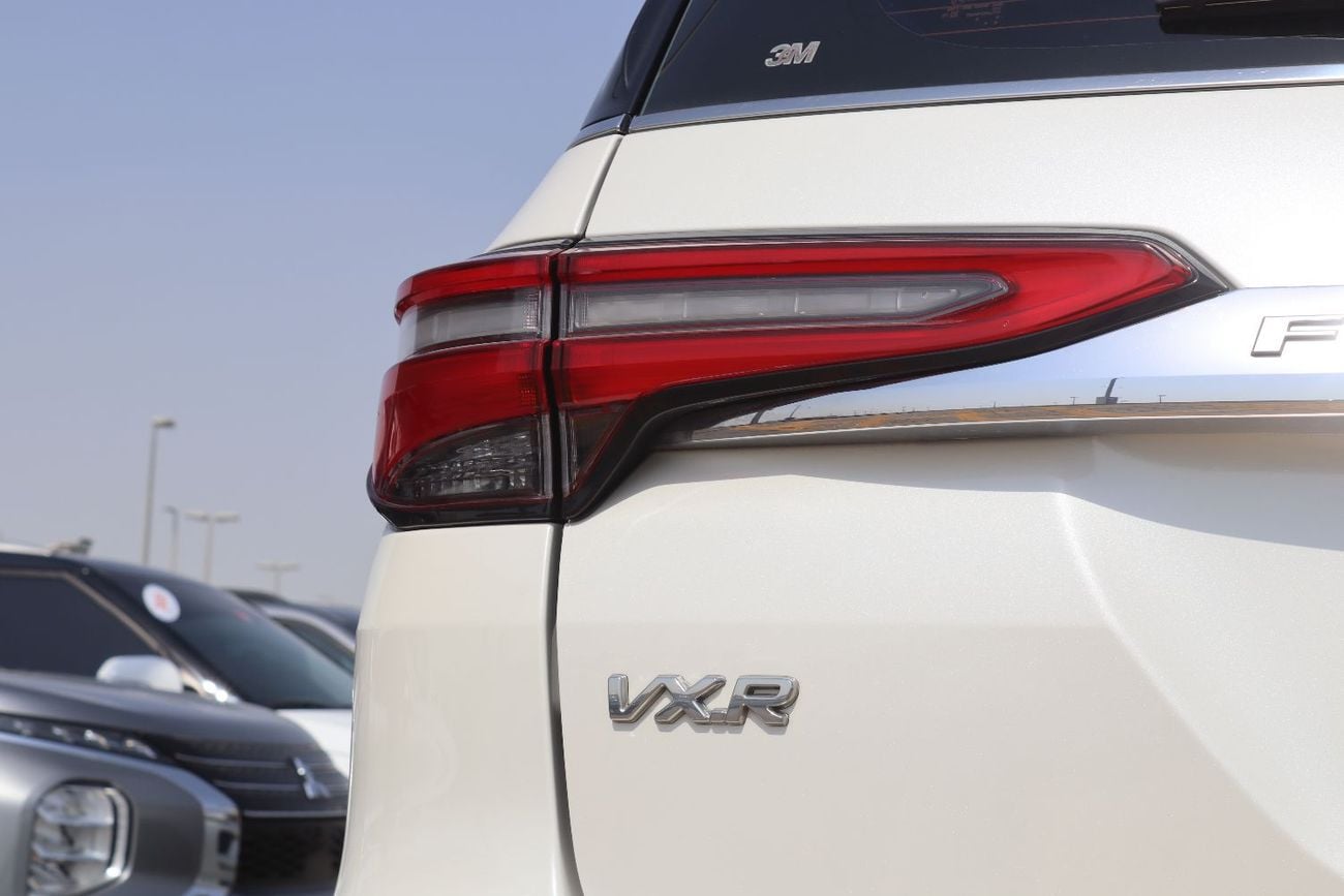 Toyota Fortuner VXR ACCIDENTS FREE - GCC - VXR - FULL OPTION - V6 - 4000 CC - PERFECT CONDITION INSIDE OUT