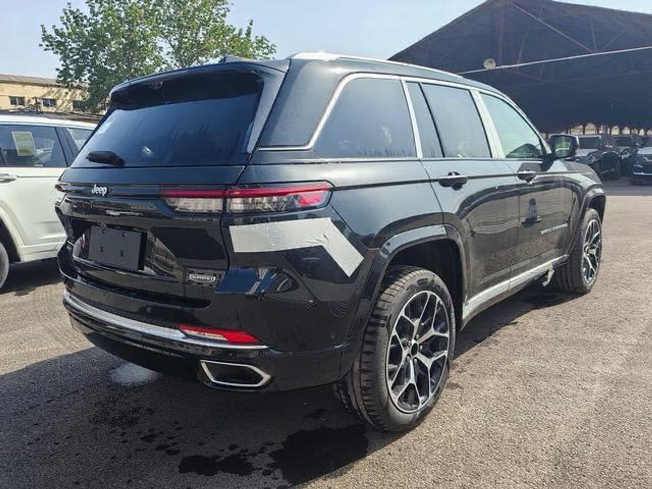 Jeep Cherokee 5 SEATER LIMITED PLUG IN HYBRID ( FOR RE EXPORT ONLY )