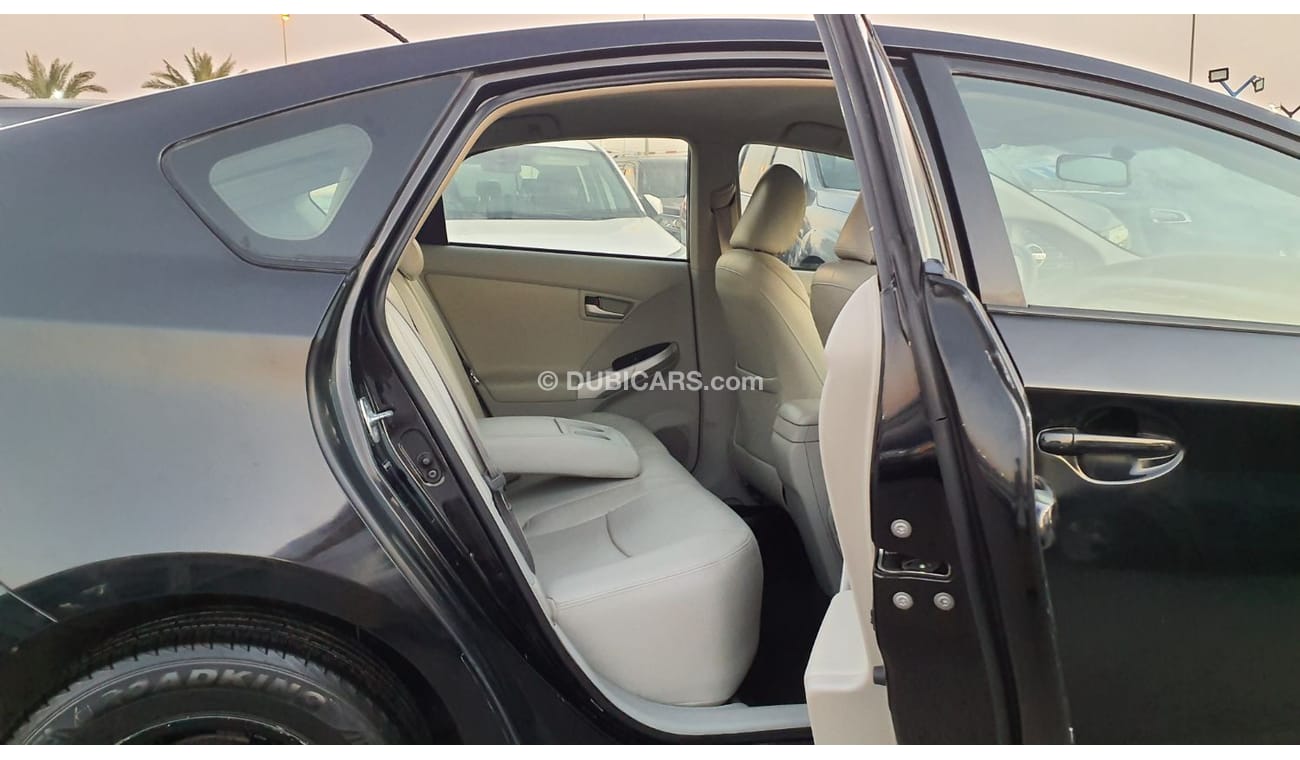 تويوتا برياس TOYOTA PRIUS HYBRID CAR