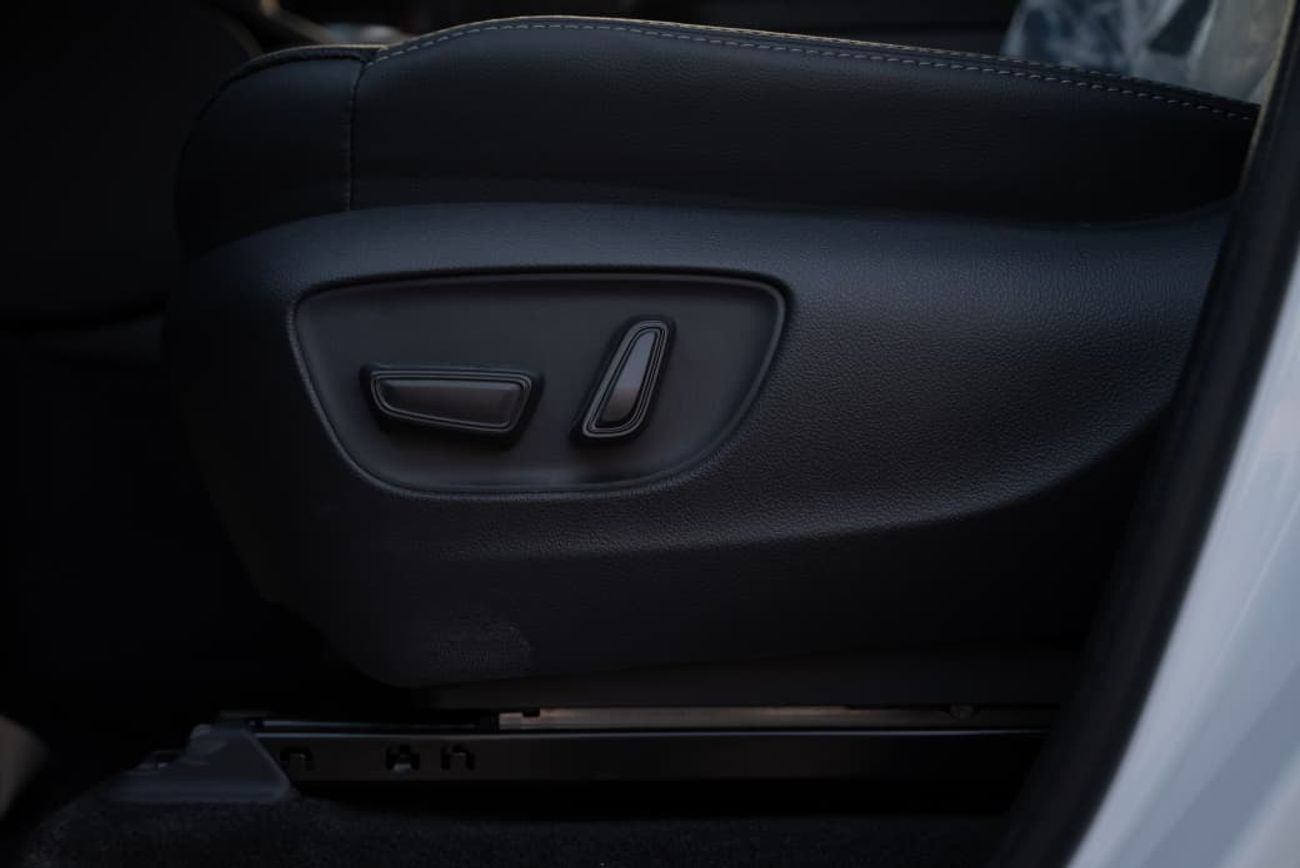 تويوتا برادو 2024 Toyota Prado All-Rounder (with Sunroof  Coolbox) J250 7-Seater 2.8L Turbo 4-Cyl Diesel A/T 4WD 