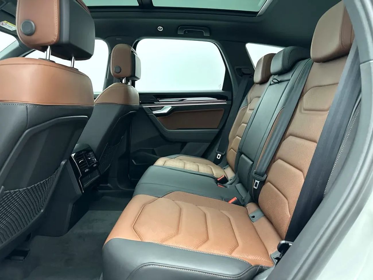 Volkswagen Touareg Elegance 2 3.0L Elegance with Tirano