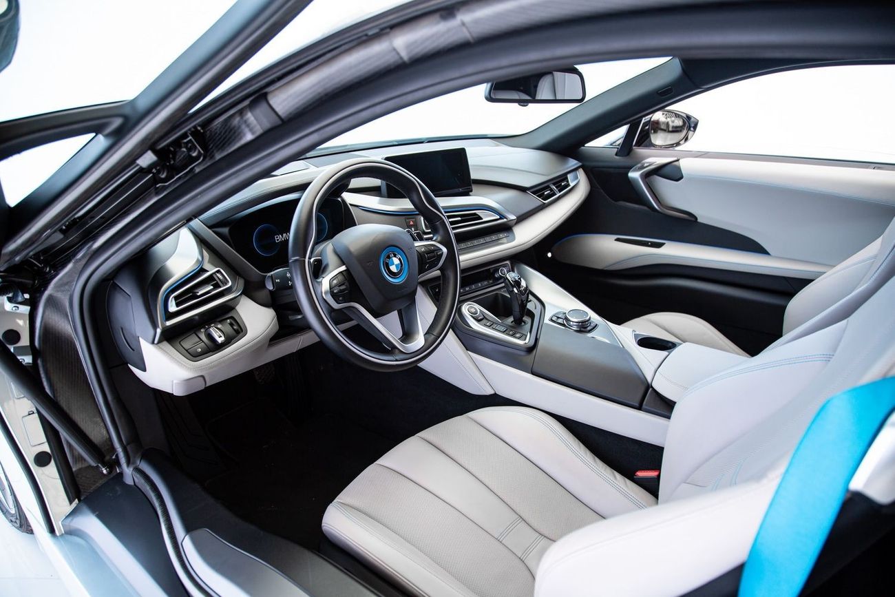 بي أم دبليو i8 Std