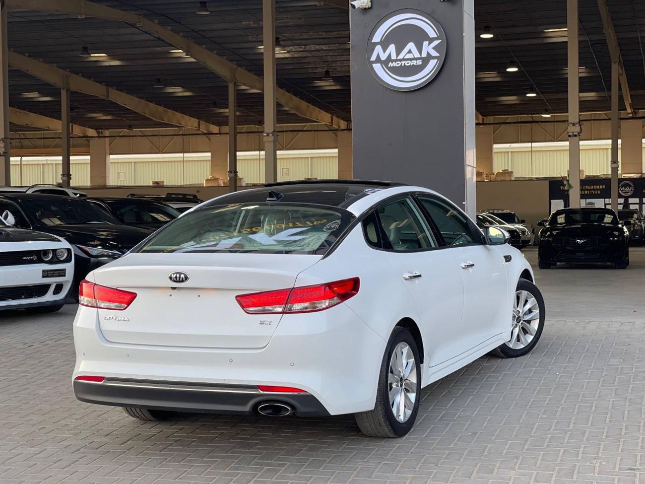 Kia Optima LX 2.4L 2.4L V4  /PANORAMIC SUNROOF / BIG SCREEN / BLIND SPOTS / APPLE- ANDROID AUTO / IN PERFECT CO