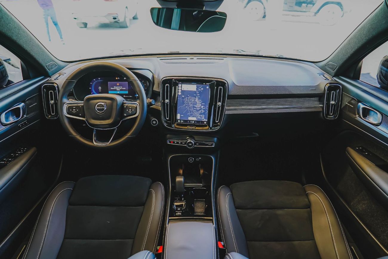 Volvo XC40 Volvo XC40 B4 2023 GCC under Agency Warranty and Service Contract with Flexible Down-Payment.