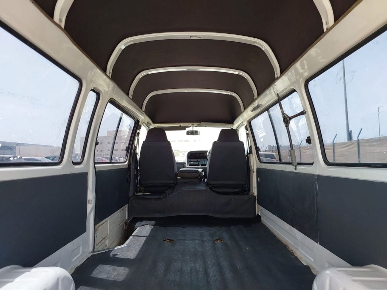 Toyota Hiace TOYOTA HIACE VAN RHD 2000 MODEL 3.0 L DIESEL AUTOMATIC(PM02207)