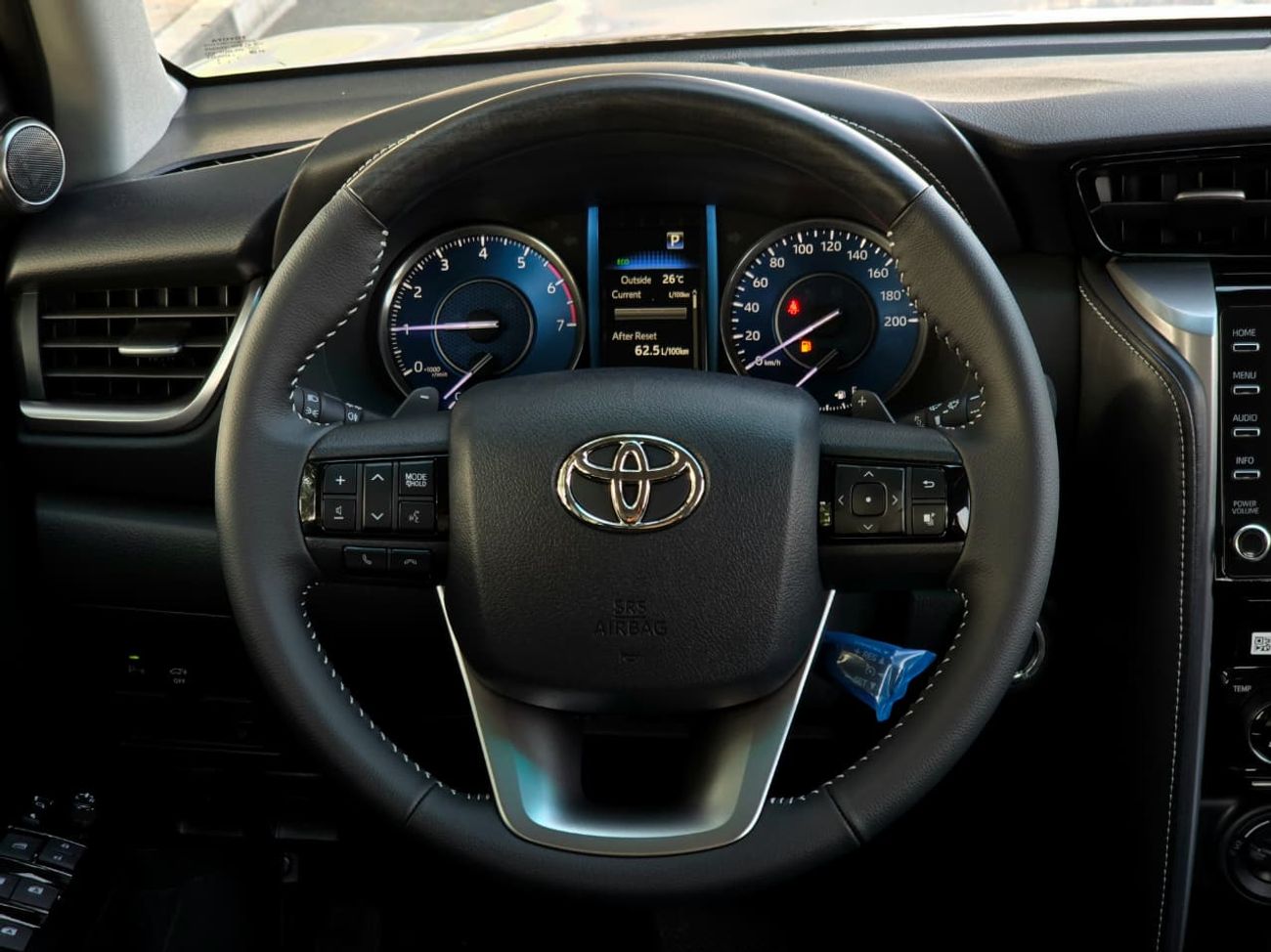 Toyota Fortuner FORTUNER SR5 4.0 - PETROL - 2025 - WHITE INSIDE BLACK - GCC