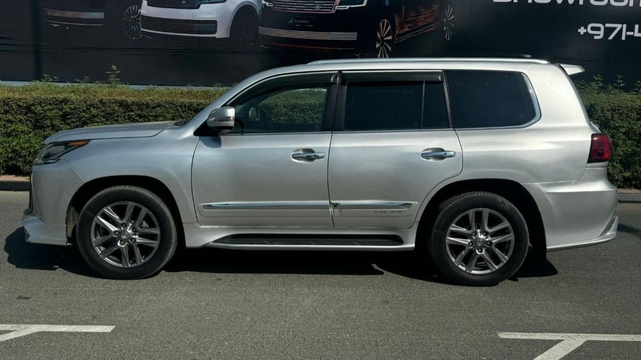 لكزس LX 570 Petrol 5.7 Liter Right Hand Drive Automatic Gear T.V With 4 Cameras