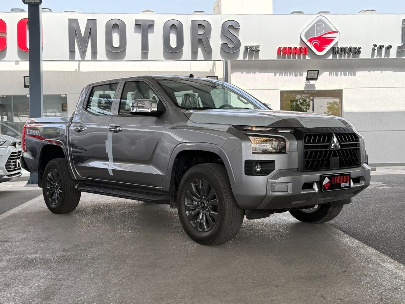 Mitsubishi L200 chrome package 4x4 M/T 18 inch alloy rims **EXPORT ONLY**التصدير فقط خارج الخليج**