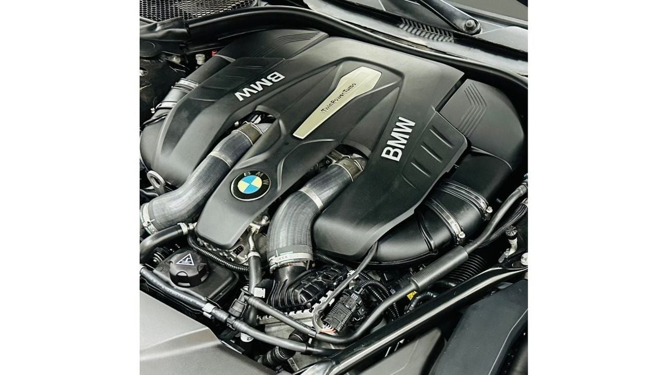 BMW 750Li Luxury Plus GCC .. FSH .. Top Range .. Perfect Condition .. V8 .