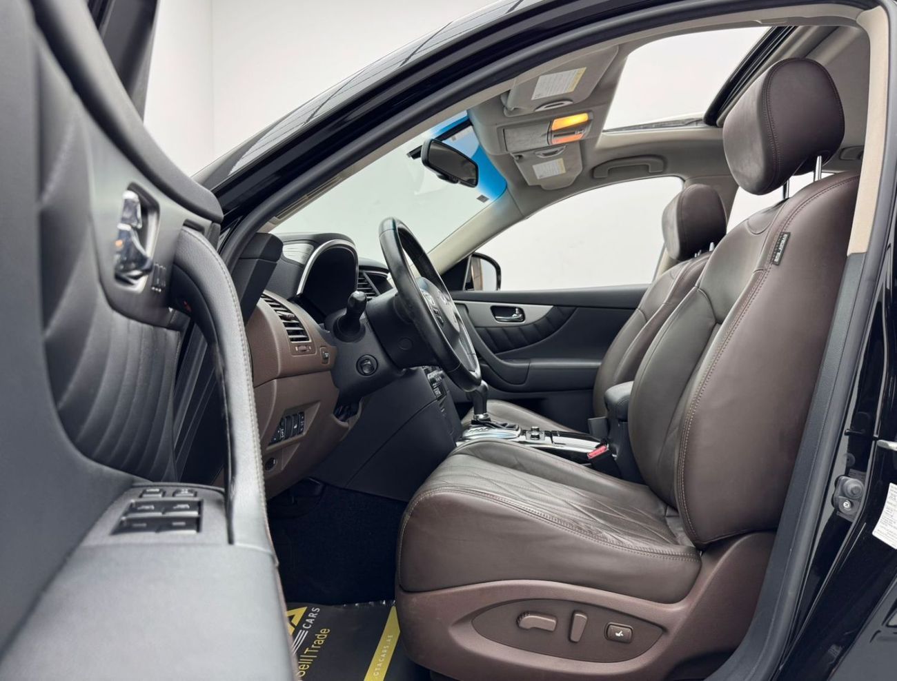 Infiniti QX70 2018 Infinite QX70 Sport Luxury, 1 Year Warranty, Infiniti Service History, Excellent Condition, GCC