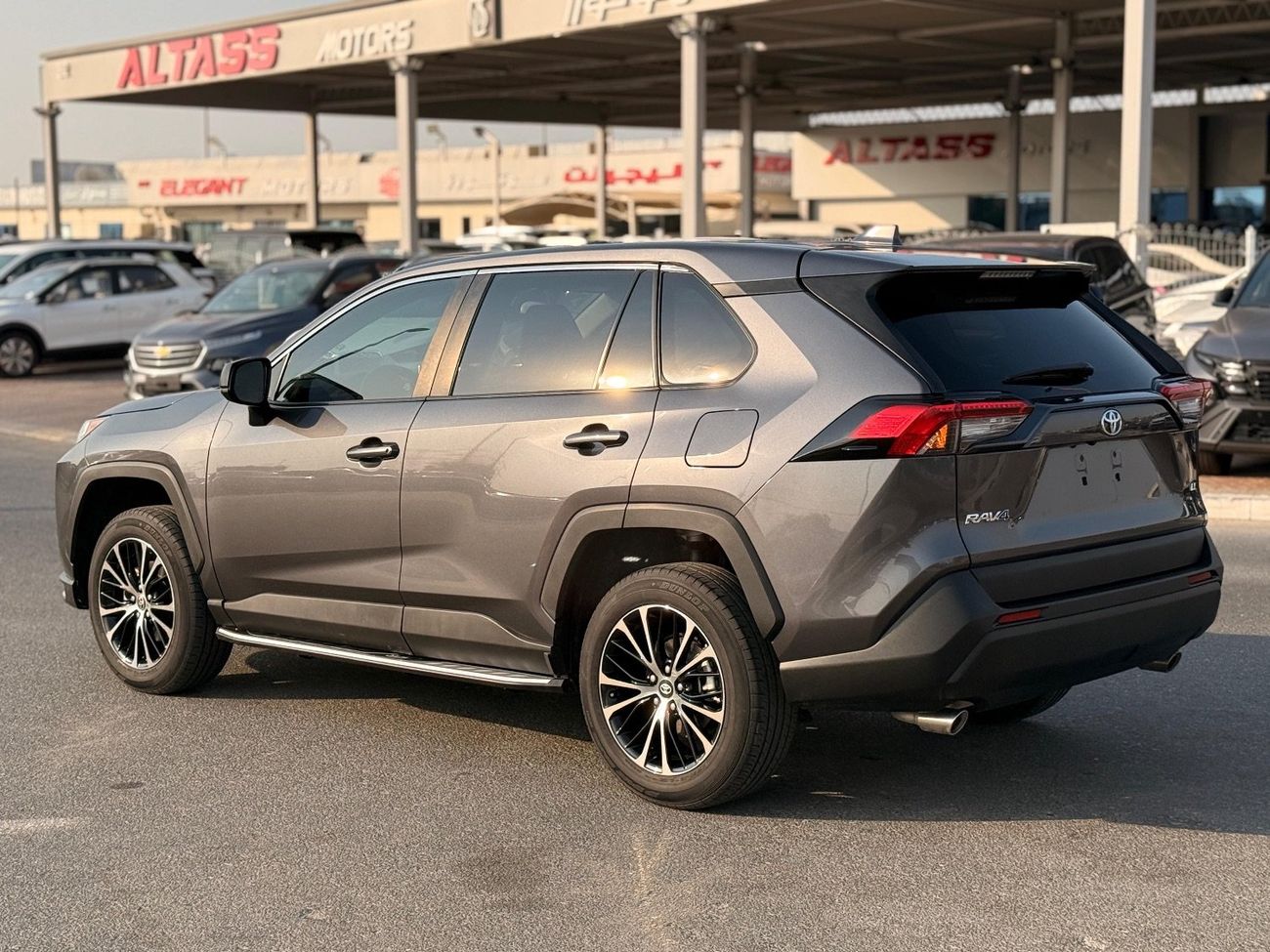 Toyota RAV4 2.5L (4WD) LE