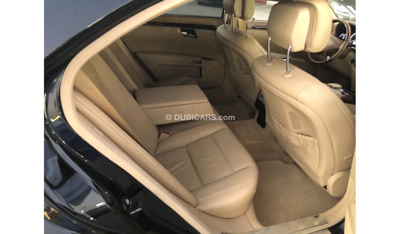 مرسيدس بنز S 550 موديل 2010 حاله ممتازه من الداخل والخارج فل مواصفات كراسي جلد ومثبت سرعه وتحكم كهربي كامل ونظام صوت
