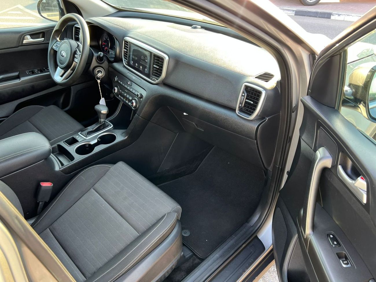 كيا سبورتيج 2020 Kia Spotage LX Mid-Option - 2.4L V4 - Rear Camera - Electric Seat