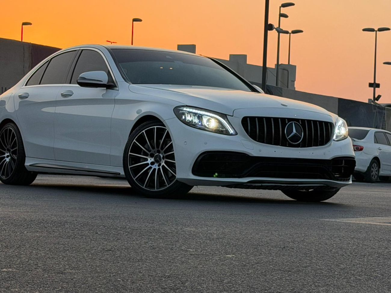 مرسيدس بنز C 300 Luxury 2.0L