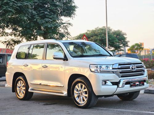 Toyota Land Cruiser GXR 5.7L 4WD