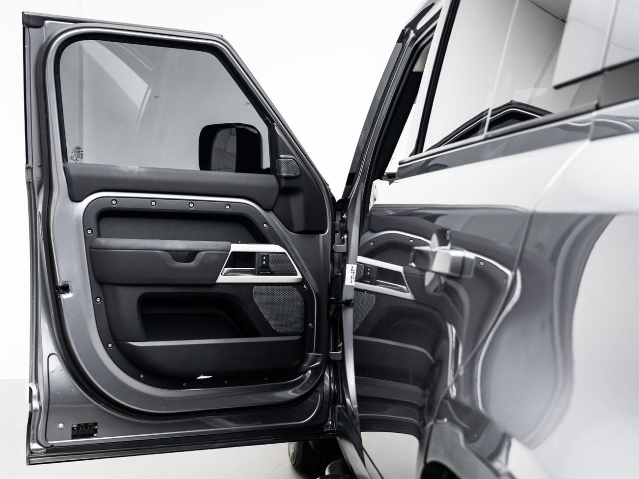 لاند روفر ديفندر 2023 Land Rover Defender 110 P300 SE, 2.0 TC I4 4WD, 300bhp, 8 Speed Auto