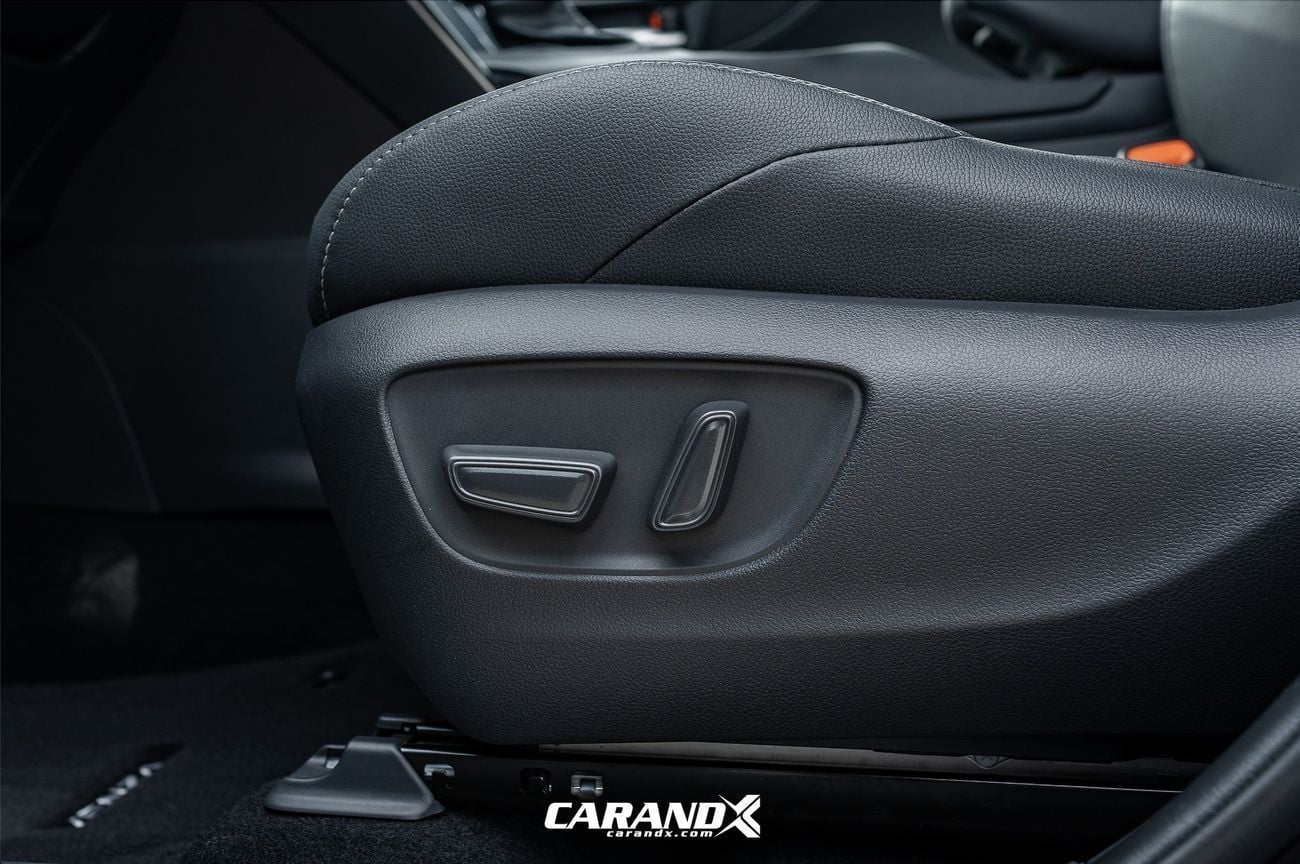 تويوتا فينزا 2.0L CVT 2WD Luxury Petrol 2025