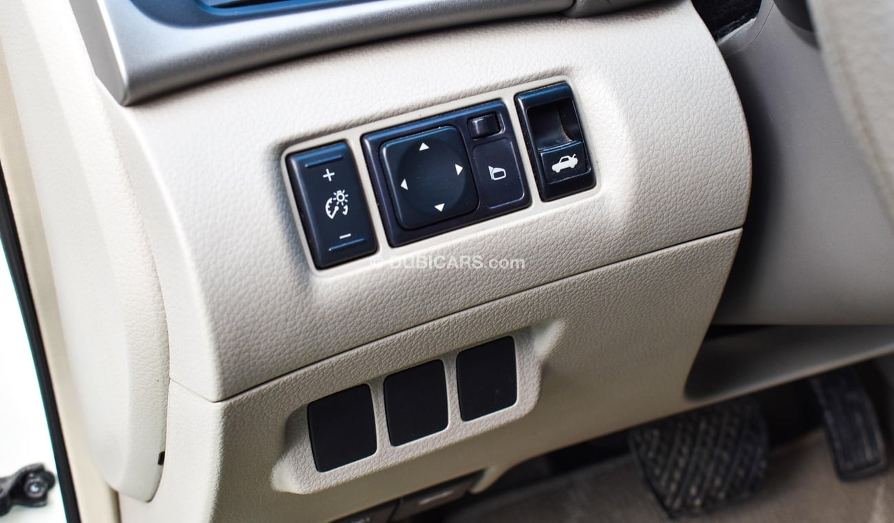 Nissan Sentra GCC, 2016 model, without accidents, white color, beige leather interior, Android screen, rear camera